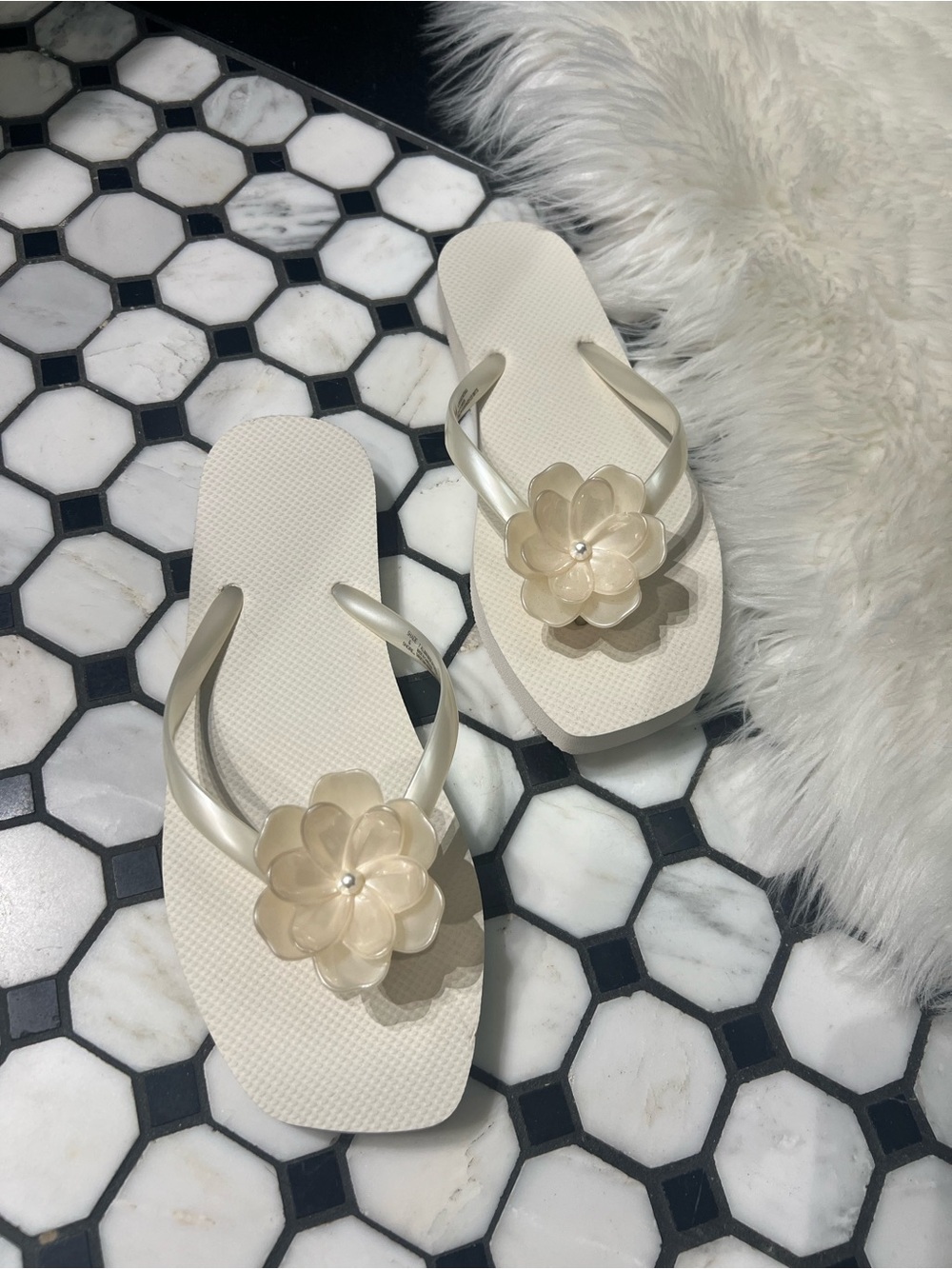 Pearl-Center Cream Floral Jelly Flip Flop Sandals